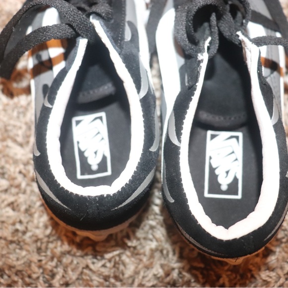 Black, white, & gray Vans - Picture 5 of 8